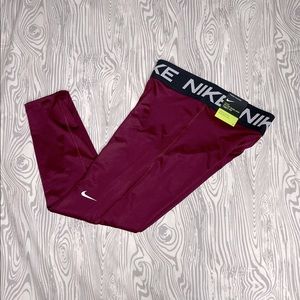 Nike Victory Base-Layer Tight Fit Capri NWT